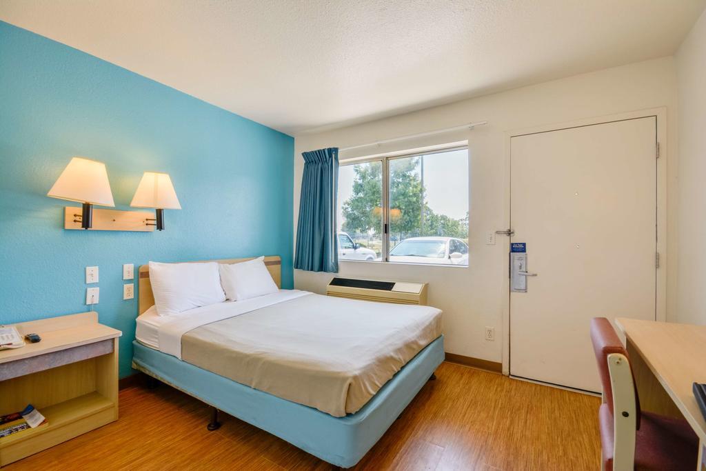 Rodeway Inn ทิลแมนส์คอร์เนอร์ ภายนอก รูปภาพ