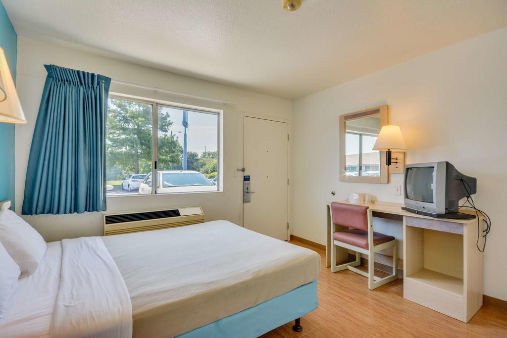 Rodeway Inn ทิลแมนส์คอร์เนอร์ ภายนอก รูปภาพ