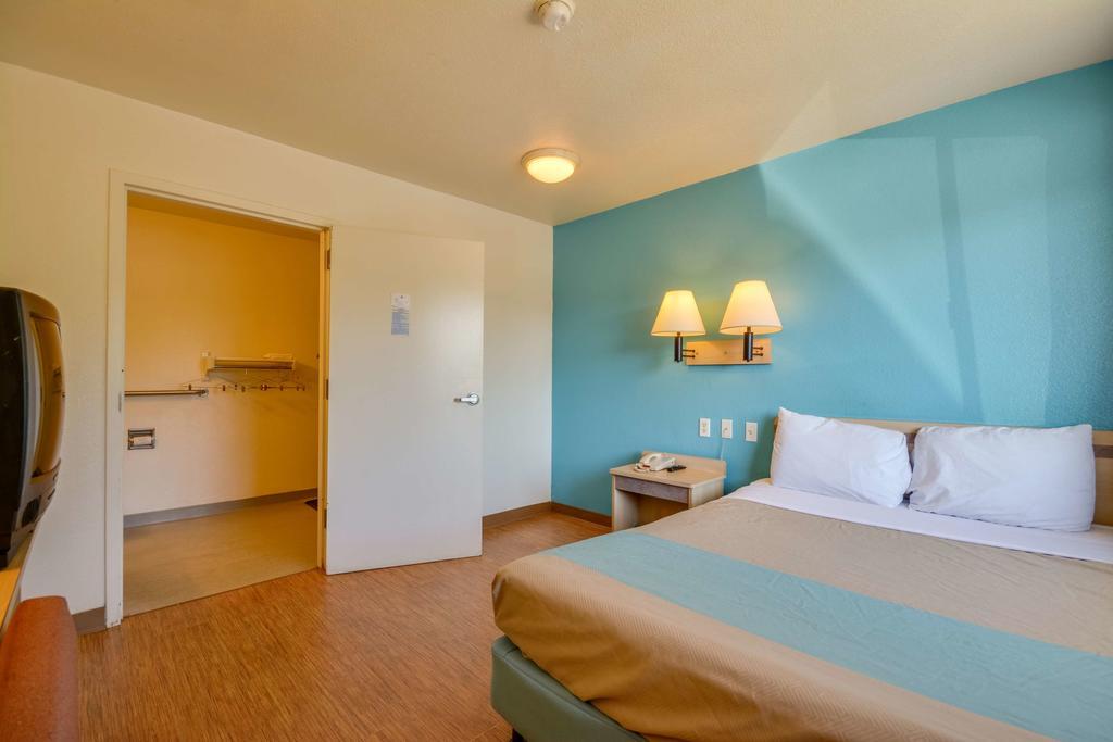 Rodeway Inn ทิลแมนส์คอร์เนอร์ ภายนอก รูปภาพ